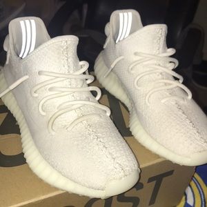 Yeezy 350 boost triple white / creams :)